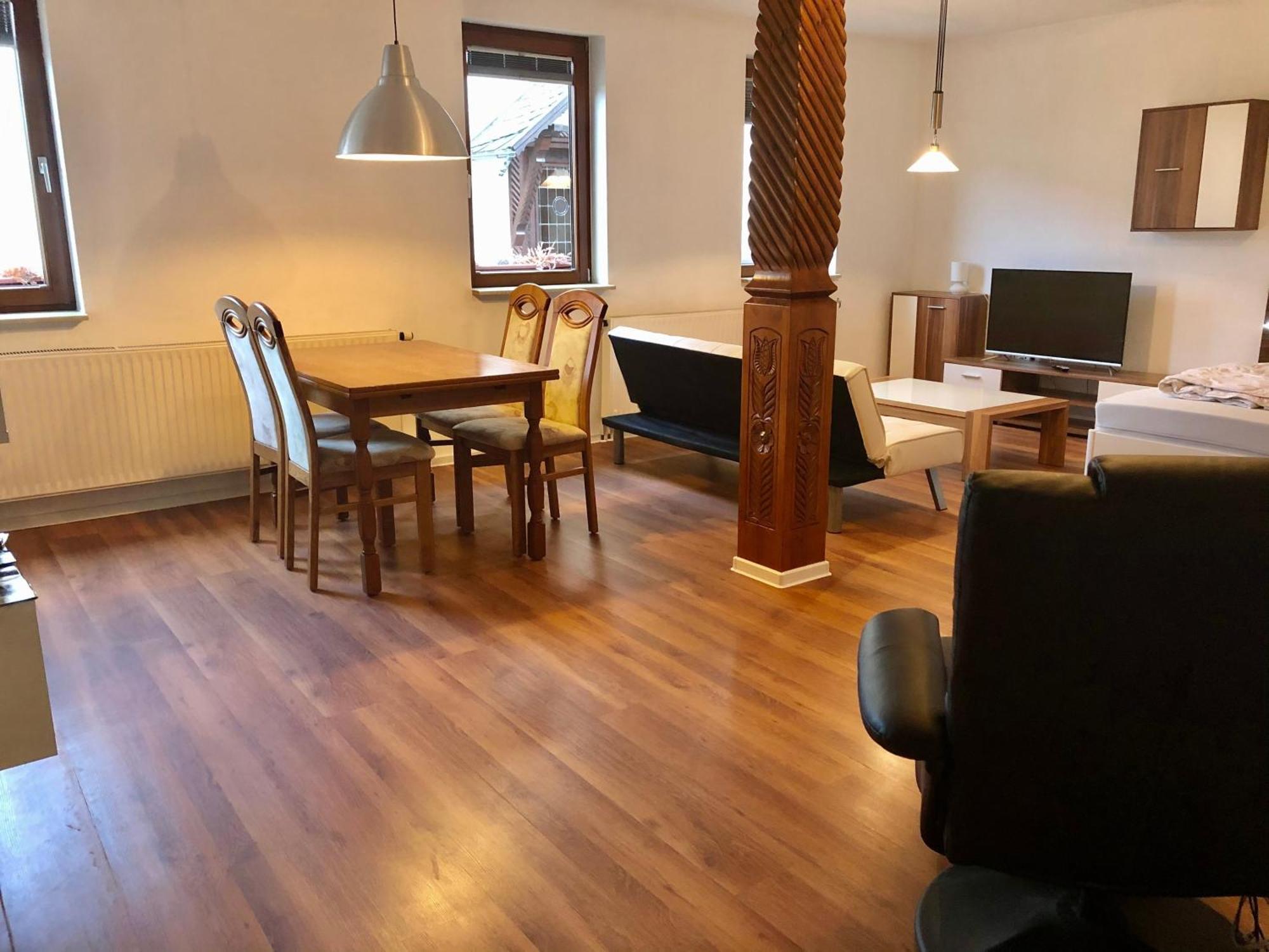 Floh Ferienwohnung Familie Troeger מראה חיצוני תמונה